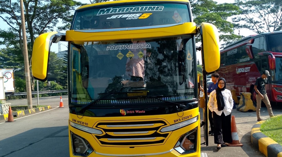 Sewa Bus Pariwisata Marpaung Trans – Perjalanan Jakarta – Kudus untuk Wisata Religi dengan Big Bus 45 Seats